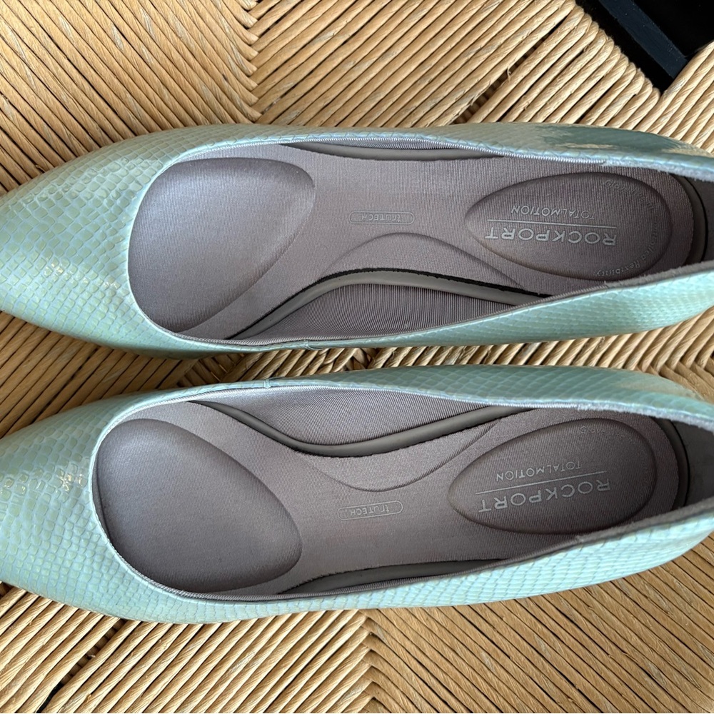 Rockport Women's Mint Green Textured pumps